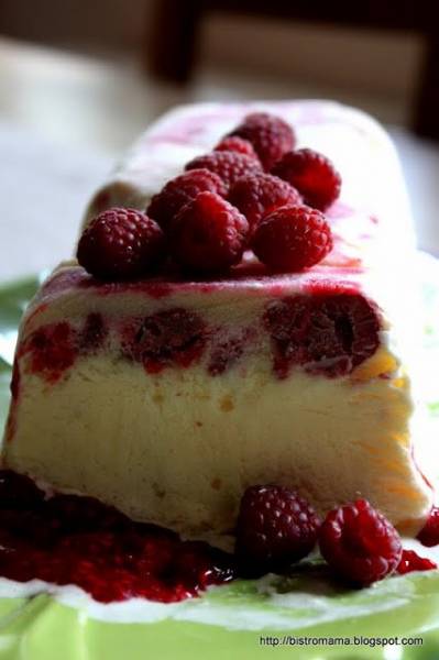 Semifreddo z malinami