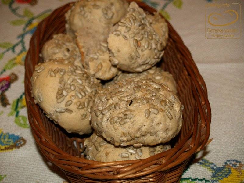 Bułki pszenno-żytnie ze słonecznikiem