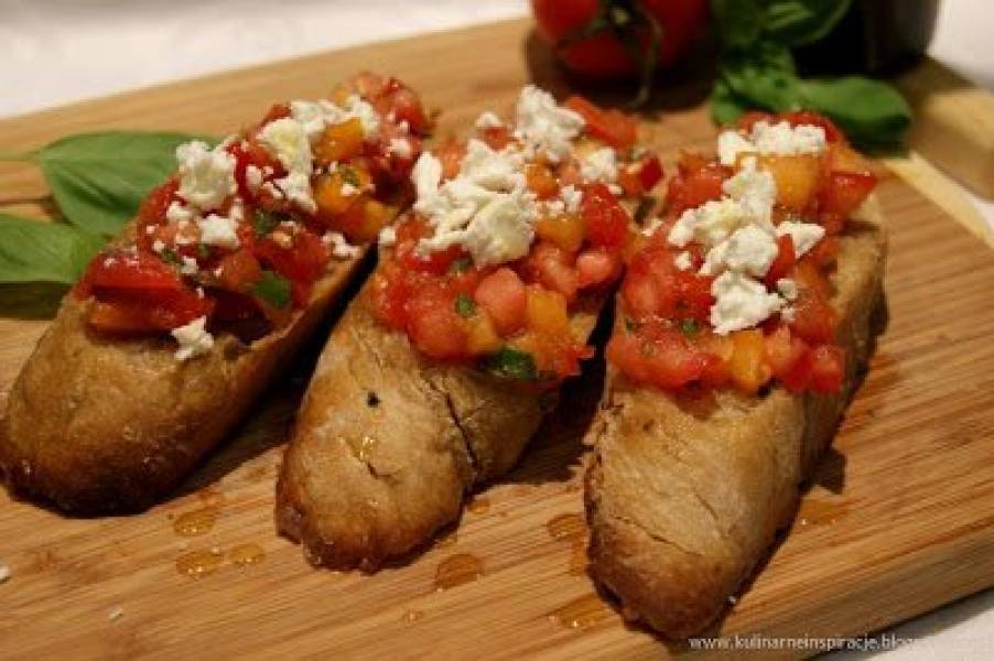 Bruschetta z pomidorami i serem feta