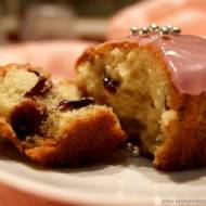 Muffinki z białej czekolady z żurawiną