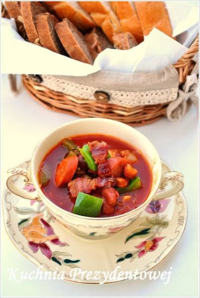 Węgierska zupa pomidorowa