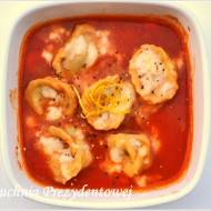 Zupa pomidorowa zapiekana z tortellini cytrynowo-szpinakowymi