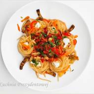 Spaghetti z prażonymi warzywami