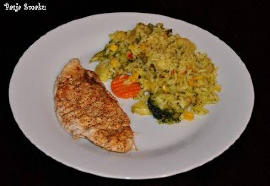 Kurczak na parze i ryż z warzywami