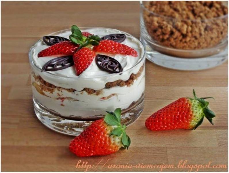 Truskawkowe tiramisu w wersji light