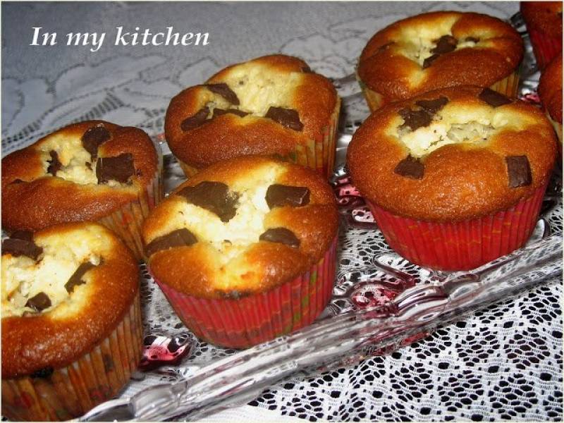 Chocolate chips cream cheese muffins