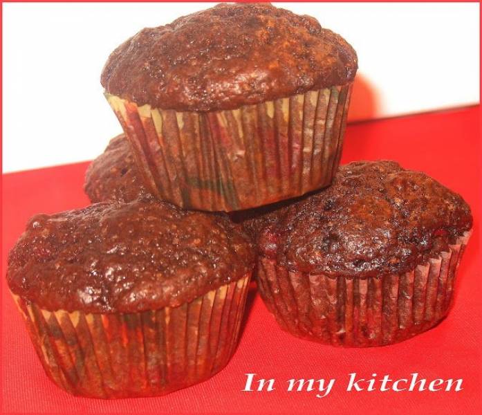 Muffiny mocno czekoladowe z wiśniami