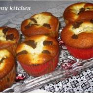 Chocolate chips cream cheese muffins