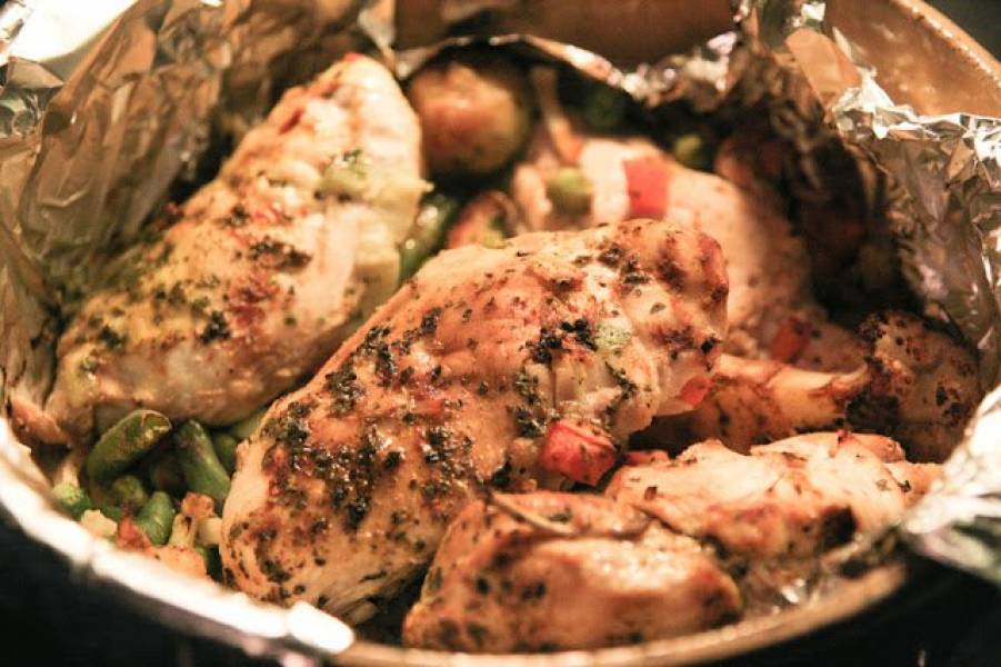Grillowana i soczysta pierś kurczaka z warzywami + przyprawy kuchni egipskiej