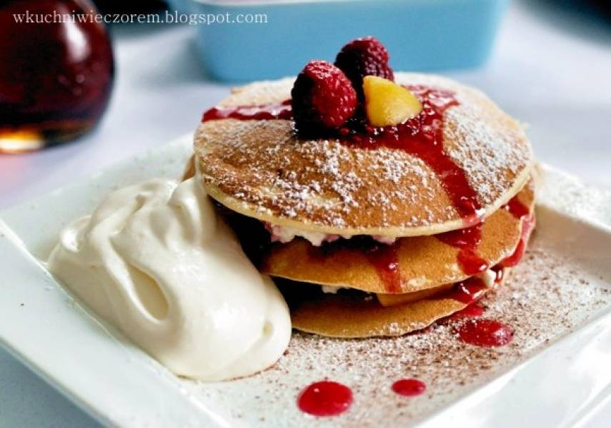 Pancakes z malinami i brzoskwiniami, czyli sobotnie śniadanie mistrzów
