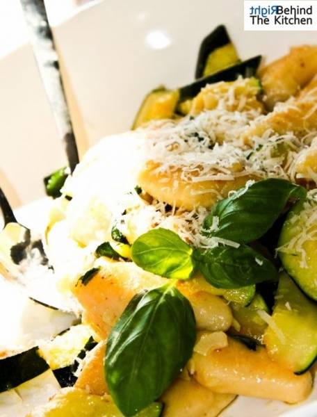 Gnocchi z serem ricotta, cukinią i pecorino