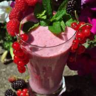 Pink smoothies (z letnich owoców z bazylią i miętą)