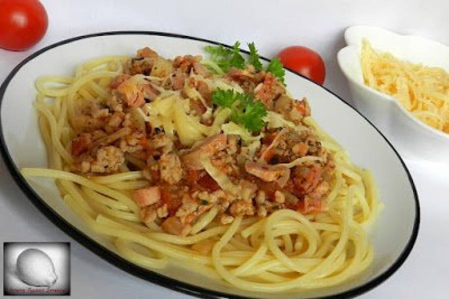 Spaghetti z boczkiem i świeżymi pomidorami