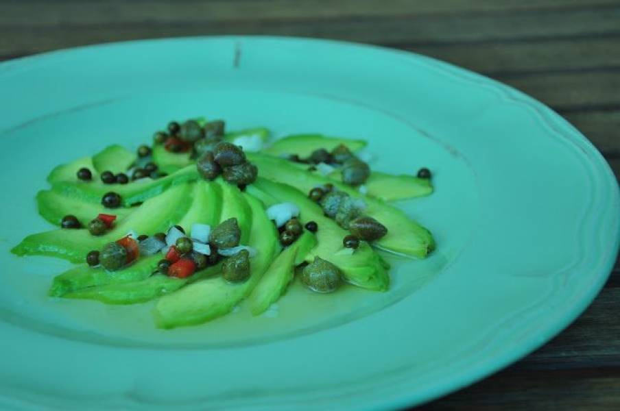 Carpaccio z awokado i anchois