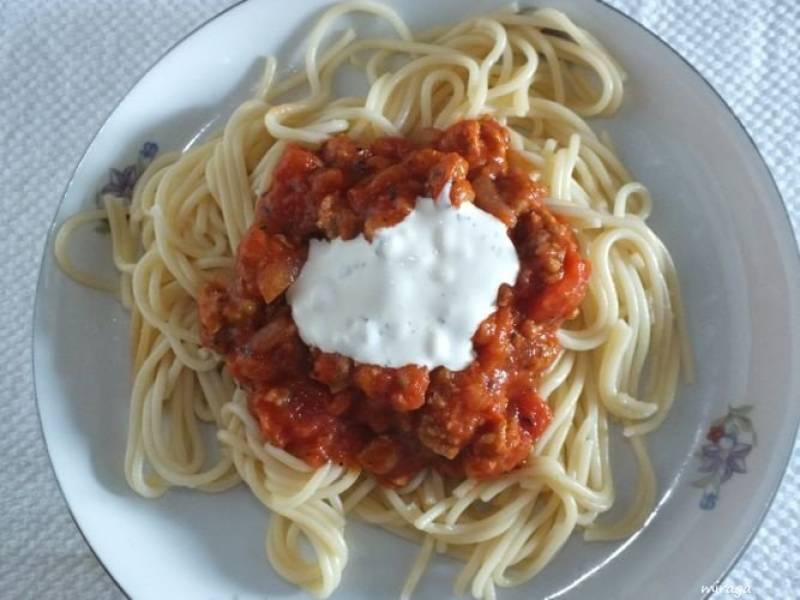 Spaghetti z kurczakiem w pomidorach z rozmarynem