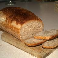 Chleb orkiszowo-pszenno-żytni na zakwasie