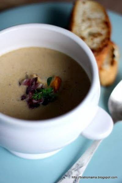 Zupa-krem z kurek, z tymiankiem i salami