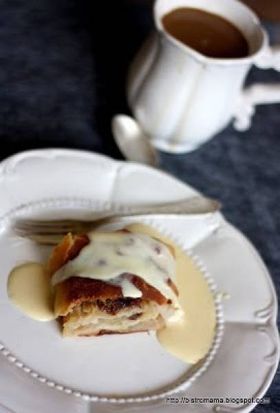 Apfelstrudel. Strudel z jabłkami.