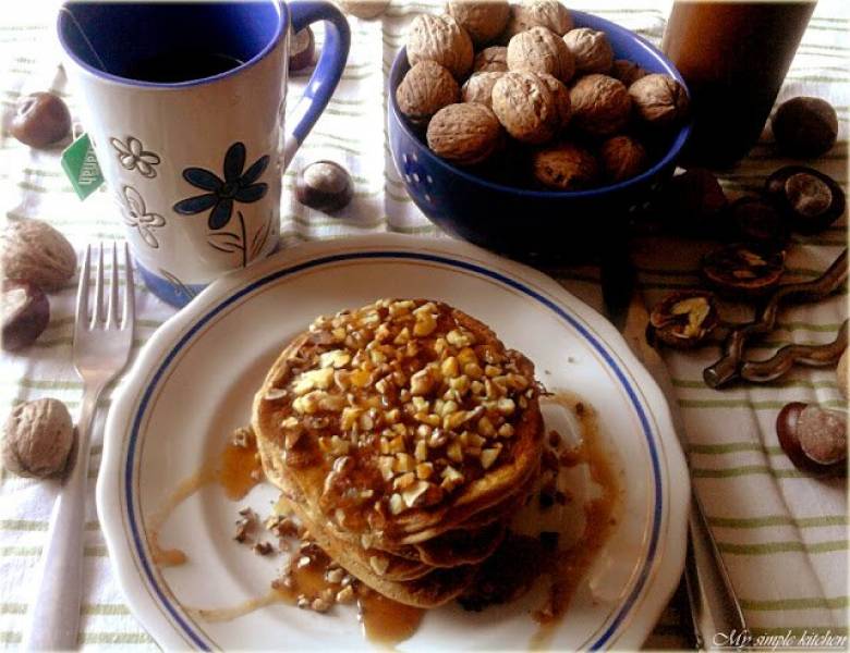 Wspólne śniadanie i jesienne, baaaardzo orzechowe pancakes z gruszkami :)