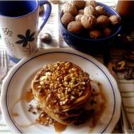 Wspólne śniadanie i jesienne, baaaardzo orzechowe pancakes z gruszkami :)
