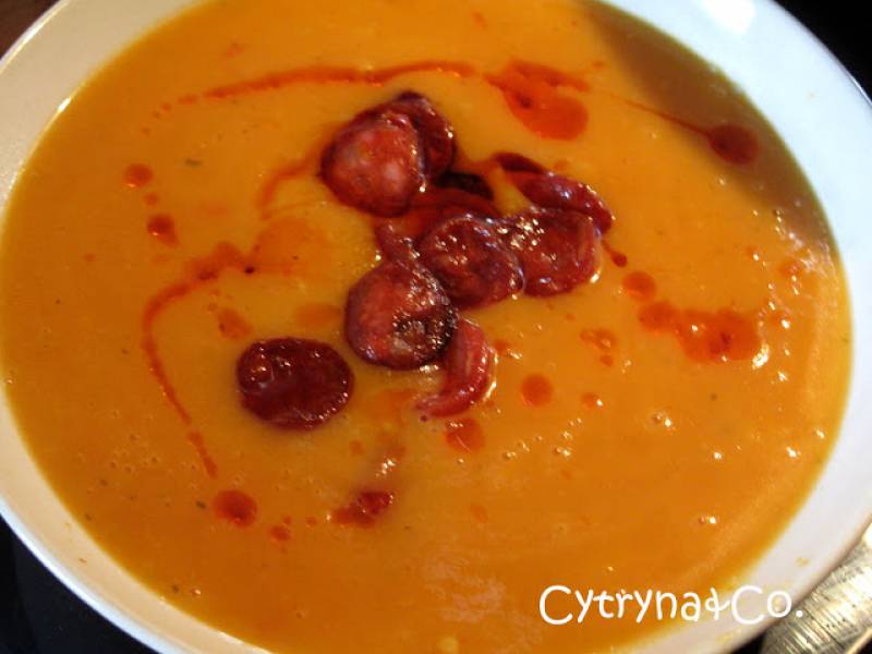 PIKANTNY KREM POMIDOROWO-DYNIOWY Z CHORIZO