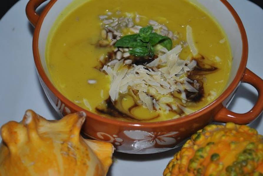 Zupa dyniowo-kalafiorowa z curry i parmezanem