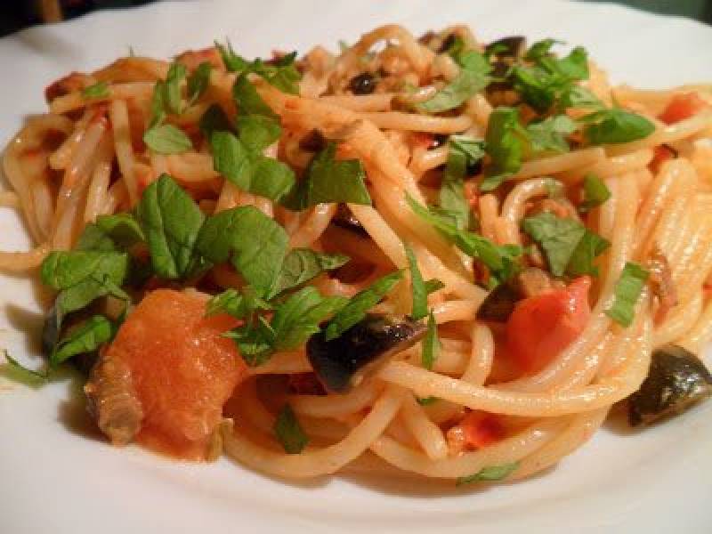 Spaghetti ladacznicy, czyli o tym jak prostytutki nauczyły mnie paru rzeczy w kuchni.