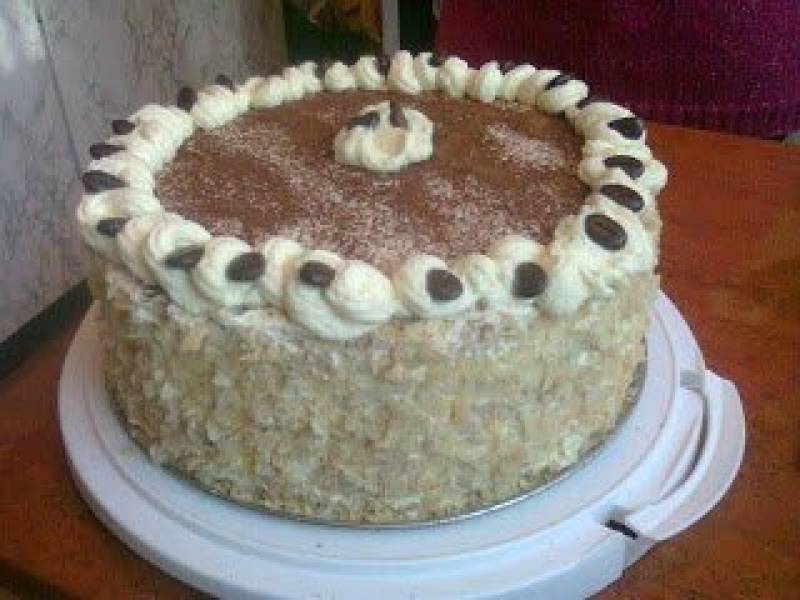 Tort orzechowo- kawowy