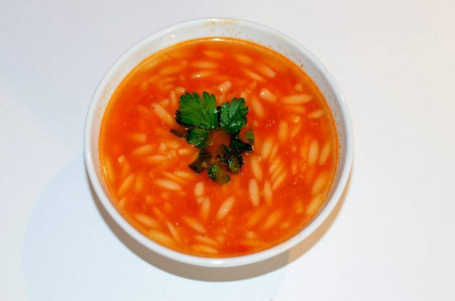 ŞEHRİYELİ DOMATES ÇORBASI, czyli zupa pomidorowa z makaronem ryżowym