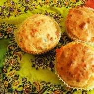 Serowe muffiny z oliwkami