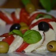 Sałatka Caprese czyli mozzarella z pomidorem