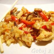 Makaron ryżowy z kurczakiem i warzywami