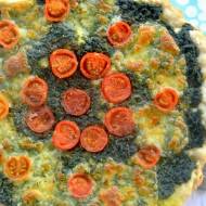 Pizza ze szpinakiem i serem mozzarella