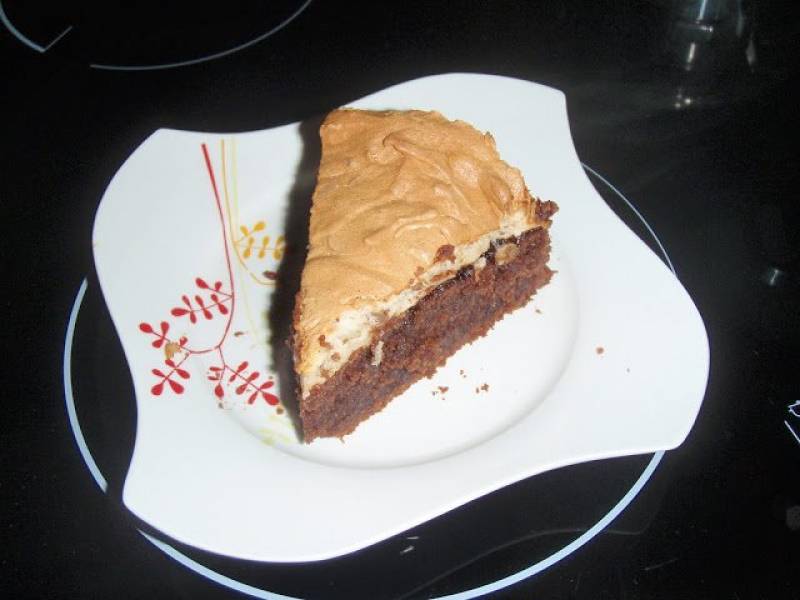 Ciasto czekoladowe z bezą orzechową