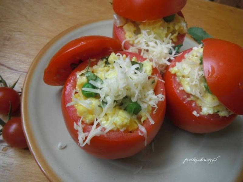 Pomidory faszerowane jajecznicą
