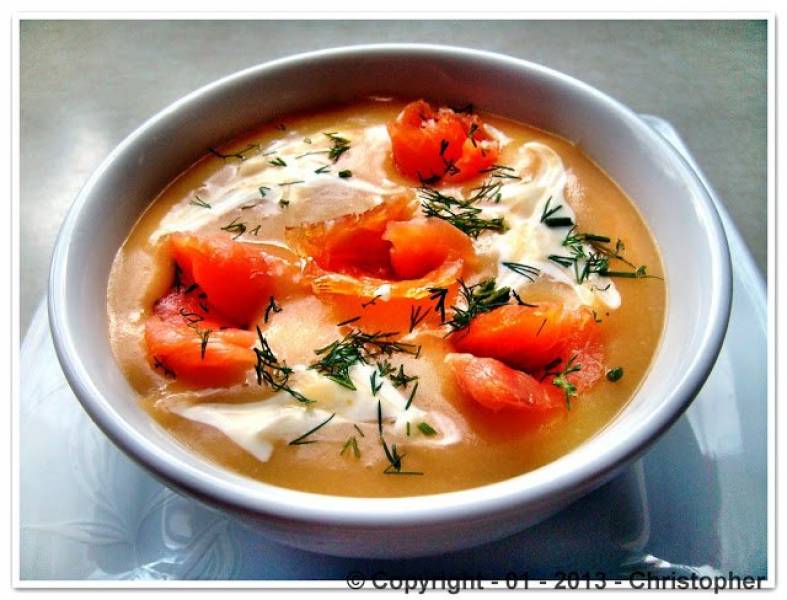 Wyrafinowana ziemniaczana zupa z łososiem.