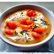 Wyrafinowana ziemniaczana zupa z łososiem.