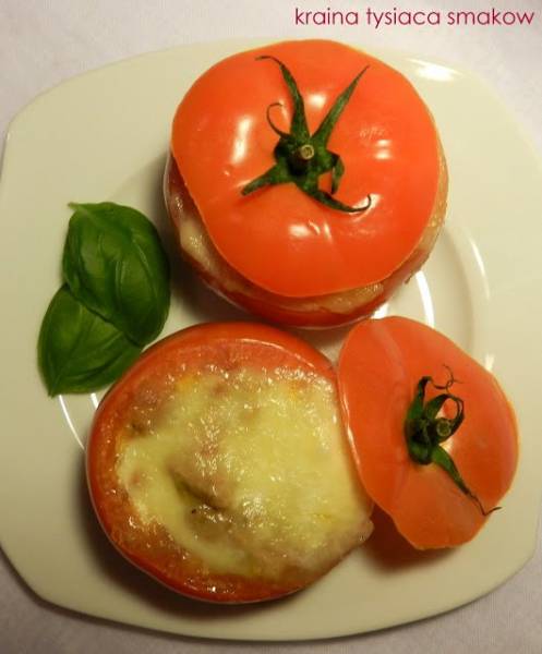 Faszerowane pomidory zapiekane pod mozzarellą