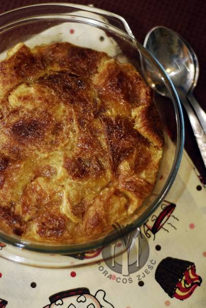 Caramel croissant pudding