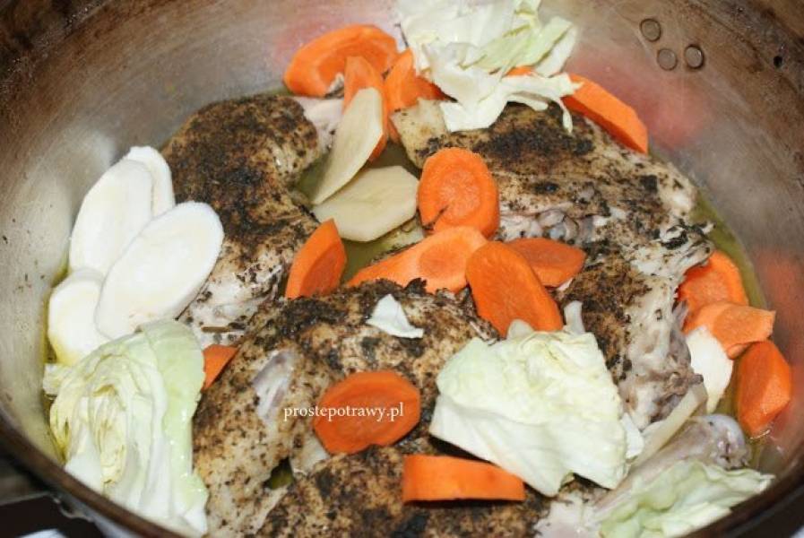 Kurczak w przyprawach i warzywach