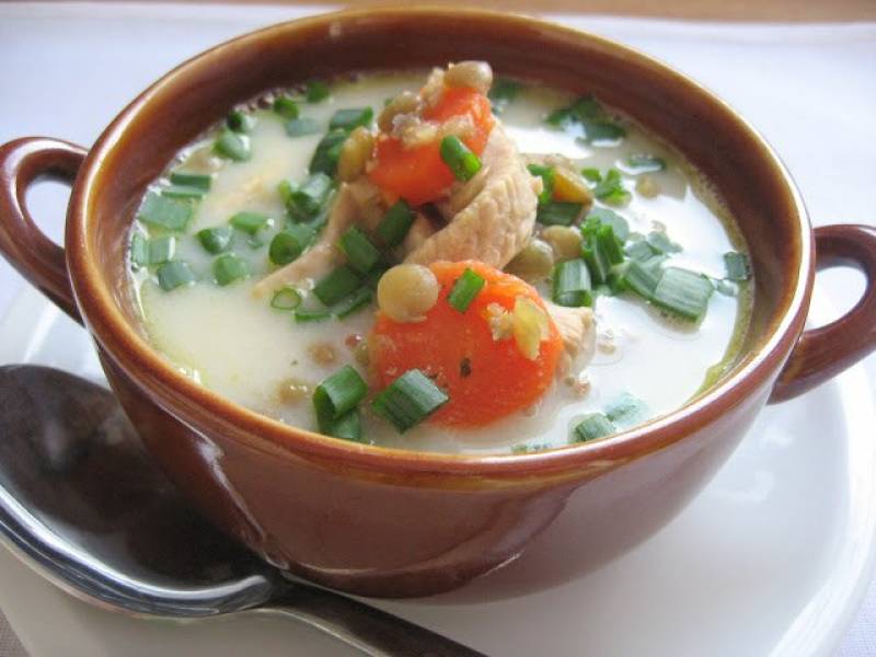 Biała zupa z zielonej soczewicy