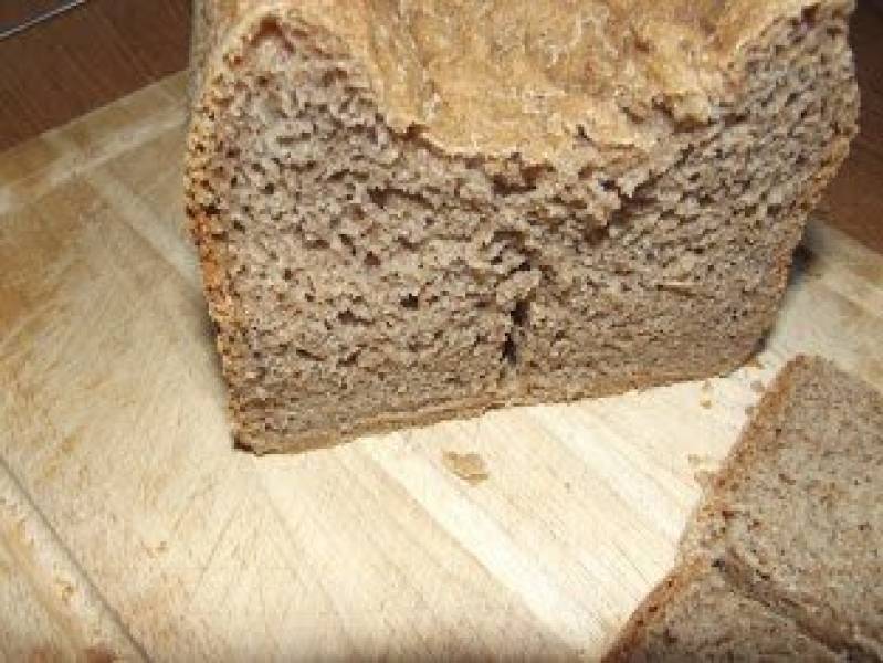 Chleb pelnoziarnisty z maszyny