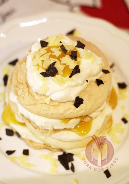 Pavlova z lemon curd (torcik bezowy)