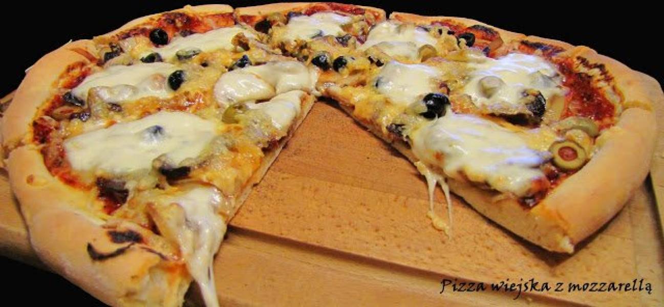 Pizza wiejska z mozzarellą
