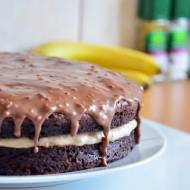Boskie ciasto czekoladowe z kremem bananowym oraz polewą czekoladowo-orzechową
