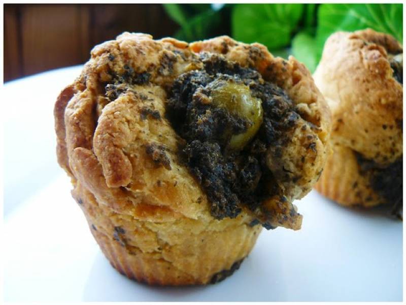 Muffiny drożdżowe z pesto