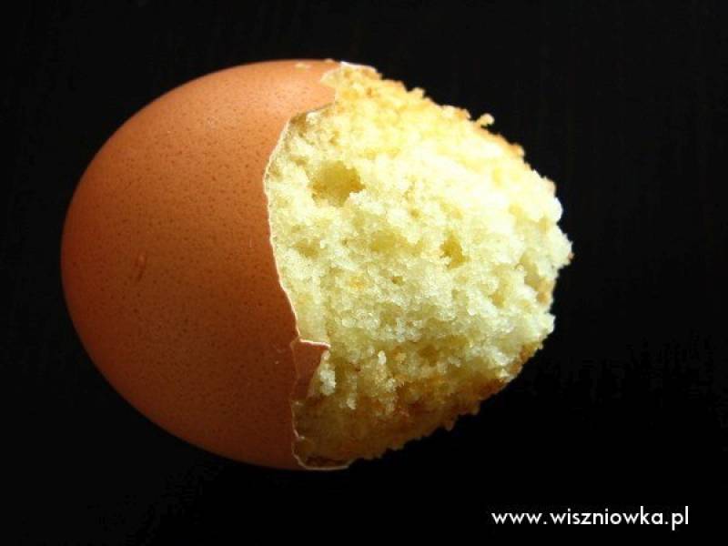 Jajko z niespodzianką – babeczka z jajeczka