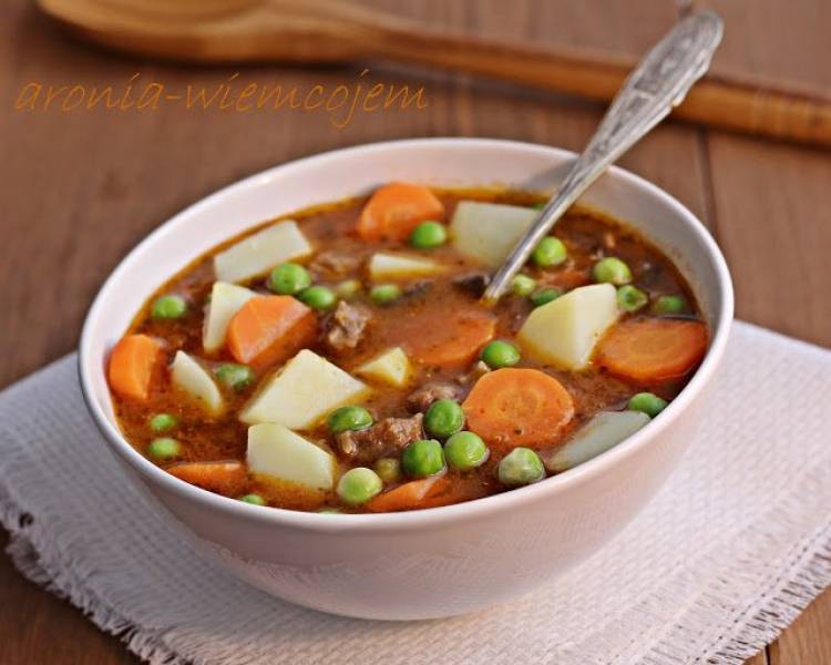 Zupa gulaszowa z ziemniakami