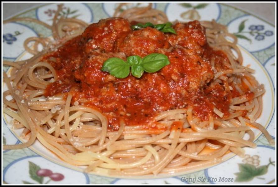 Spaghetti bolognese z klopsikami