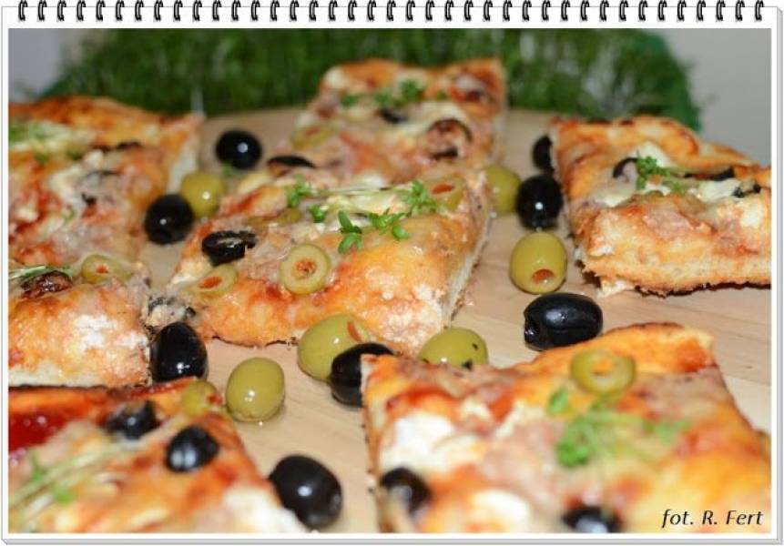 C - Pizza z fetą i oliwkami
